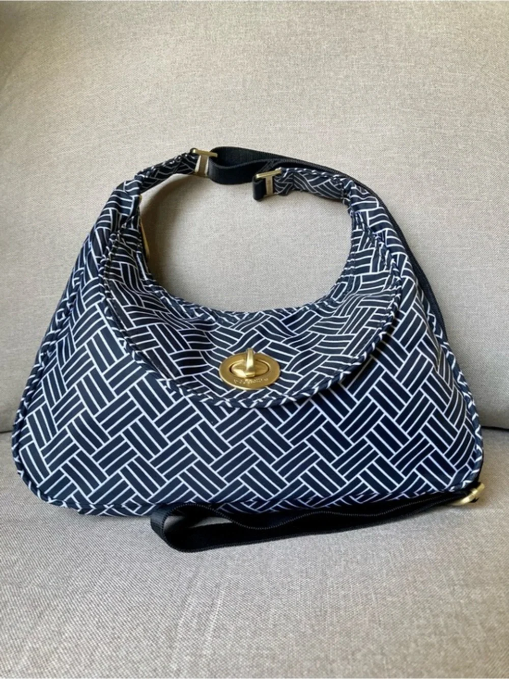 Baggallini Navy Geometric Print Crossbody Shoulder Bag Lightweight Travel Purse